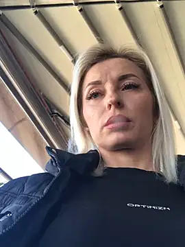 Diamond Bunny  online show from February 7, 2025, 9:47 am