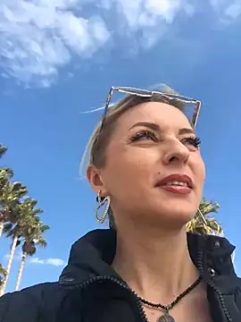 Diamond Bunny  online show from February 12, 2025, 12:33 pm