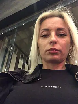 Diamond Bunny  online show from February 16, 2025, 4:21 pm