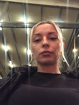 Diamond Bunny  online show from February 17, 2025, 5:32 pm