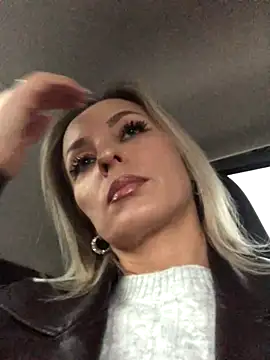 Diamond Bunny  online show from October 29, 2025, 2:30 pm