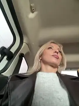 Diamond Bunny  online show from April 2, 2026, 7:17 am