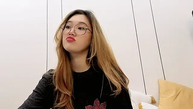 Jennatyan online show from February 5, 2026, 7:35 am