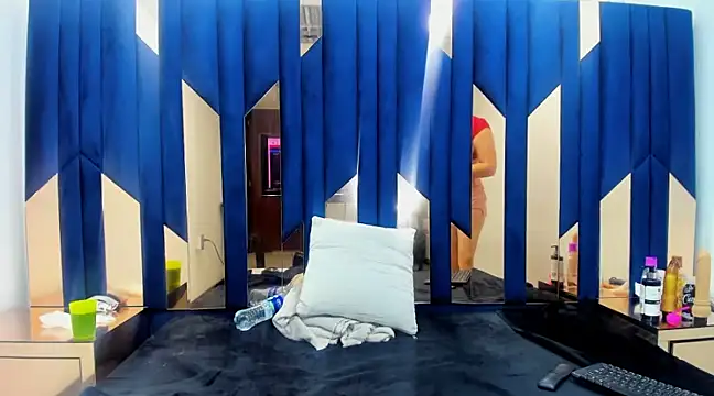 Criistaal  online show from December 30, 2024, 3:25 am