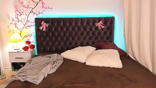 CurlyDreams online show from November 13, 2025, 2:10 am