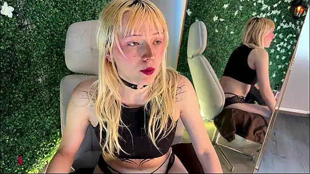 Snapshot of Cloe_five chatting on September 13, 2025, 2:50 pm Cloe five online show from September 13, 2025, 2:50 pm