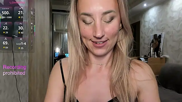 Snapshot of lady_Nati chatting on December 1, 2025, 2:33 pm lady Nati online show from December 1, 2025, 2:33 pm