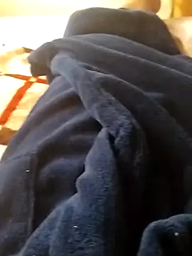 hugecrksam online show from October 18, 2025, 6:26 am