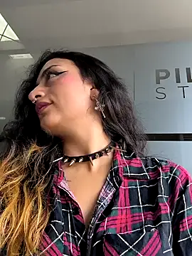 Lila Desiree online show from February 15, 2025, 8:01 pm