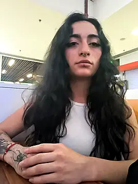 Lila Desiree online show from November 6, 2025, 10:32 pm