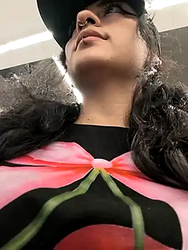 Lila Desiree online show from April 16, 2026, 9:39 pm