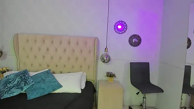 scarleett brown  online show from September 26, 2025, 7:07 pm