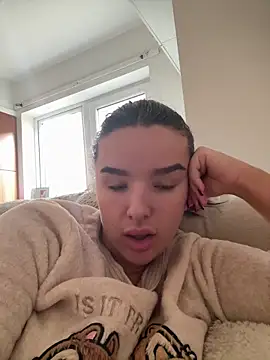 maisiesmithx online show from January 6, 2025, 1:52 pm