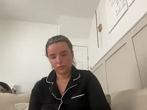 maisiesmithx online show from September 17, 2025, 10:06 am