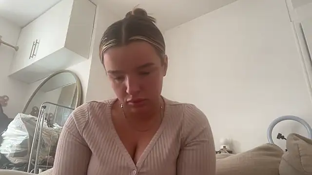 maisiesmithx online show from September 21, 2025, 10:06 am