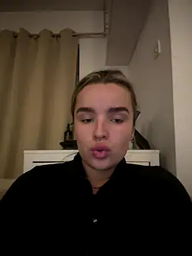 maisiesmithx online show from October 26, 2025, 10:25 pm