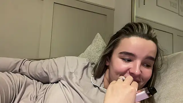 maisiesmithx online show from November 9, 2025, 9:02 pm