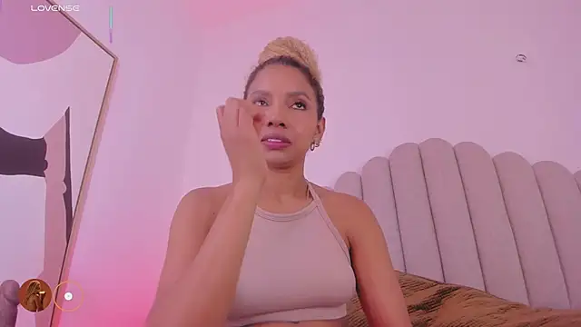 Nikki Angel  online show from February 27, 2026, 7:25 pm