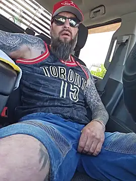 Snapshot of Beardedtattood chatting on May 27, 2026, 2:58 pm Beardedtattood online show from May 27, 2026, 2:58 pm