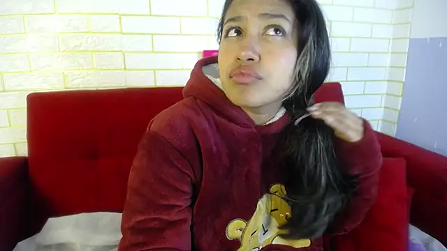 ricura mily online show from December 3, 2025, 7:05 am