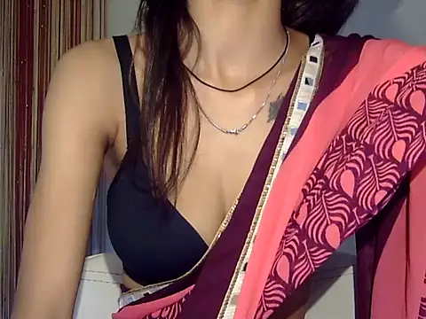 MAAYRA 09 online show from October 30, 2025, 9:44 am