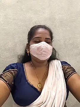 Snapshot of MaaliiiPonuTamil chatting on March 24, 2026, 4:56 pm MaaliiiPonuTamil online show from March 24, 2026, 4:56 pm