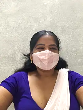 Snapshot of MaaliiiPonuTamil chatting on April 1, 2026, 5:43 pm MaaliiiPonuTamil online show from April 1, 2026, 5:43 pm