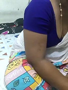 Snapshot of MaaliiiPonuTamil chatting on April 15, 2026, 10:21 pm MaaliiiPonuTamil online show from April 15, 2026, 10:21 pm