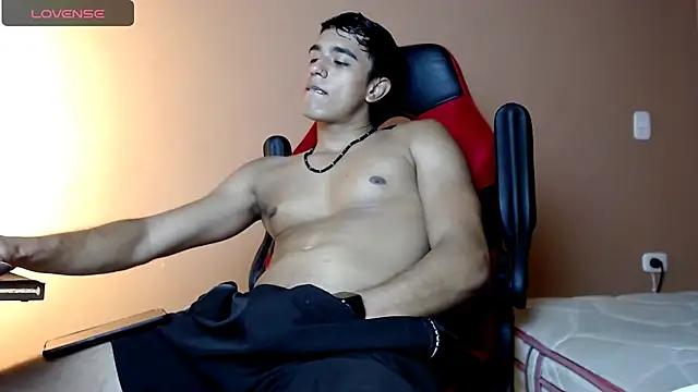 karlgiles  online show from December 22, 2024, 7:21 pm