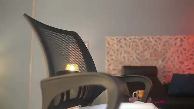 lupeebony online show from November 27, 2025, 7:38 pm