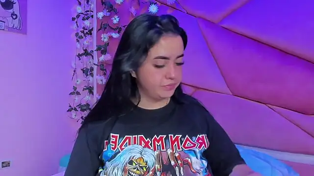 Snapshot of Victoria_Rossy chatting on December 15, 2025, 7:40 pm Victoria Rossy online show from December 15, 2025, 7:40 pm