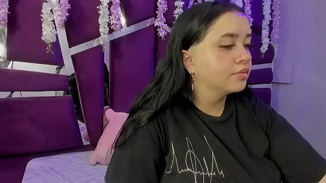 Snapshot of Victoria_Rossy chatting on December 19, 2025, 8:38 pm Victoria Rossy online show from December 19, 2025, 8:38 pm