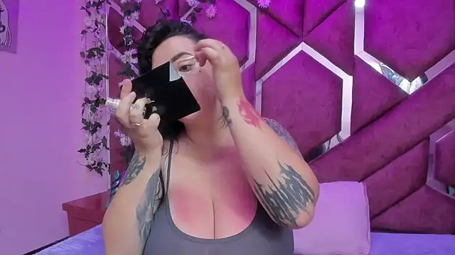 Snapshot of Victoria_Rossy chatting on February 24, 2026, 8:18 pm Victoria Rossy online show from February 24, 2026, 8:18 pm