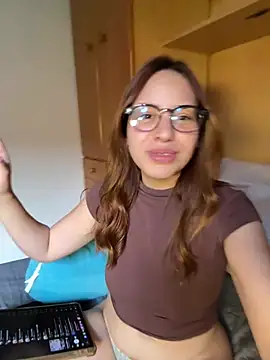 Snapshot of AgnesCampp chatting on February 5, 2026, 8:13 pm AgnesCampp online show from February 5, 2026, 8:13 pm