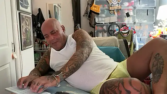 joeytatts66 online show from October 14, 2025, 1:06 am