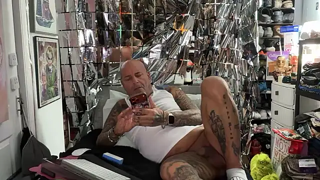 Snapshot of joeytatts66 chatting on May 8, 2026, 1:11 am joeytatts66 online show from May 8, 2026, 1:11 am