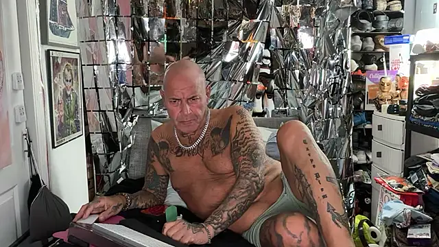 Snapshot of joeytatts66 chatting on May 9, 2026, 2:17 am joeytatts66 online show from May 9, 2026, 2:17 am