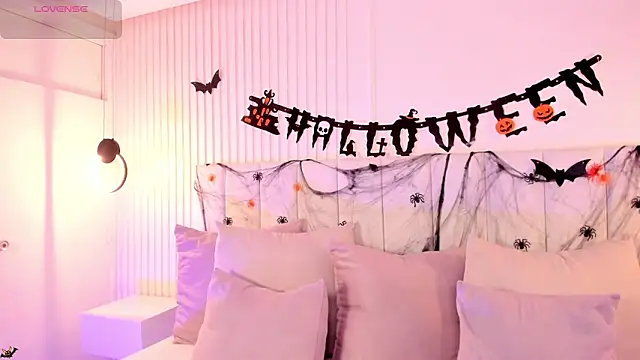 natali henao online show from October 29, 2025, 10:11 pm