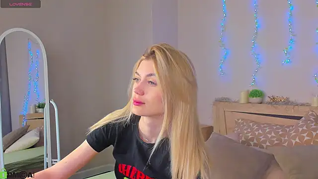 Snapshot of Cherry_Price chatting on May 17, 2026, 11:12 pm Cherry Price online show from May 17, 2026, 11:12 pm