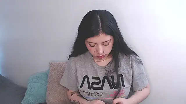 iam emy online show from October 26, 2025, 3:01 am