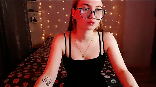 Snapshot of Miya_Mark chatting on December 16, 2024, 3:00 pm Miya Mark online show from December 16, 2024, 3:00 pm