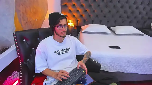 Loggan donnelly online show from December 19, 2024, 9:17 pm