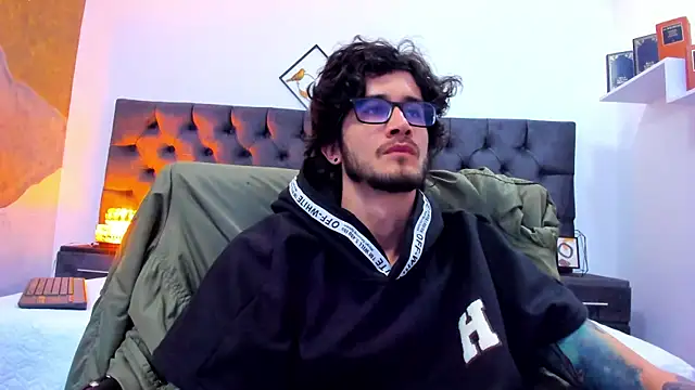 Loggan donnelly online show from December 20, 2024, 10:43 pm