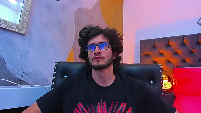 Loggan donnelly online show from December 26, 2024, 11:57 pm