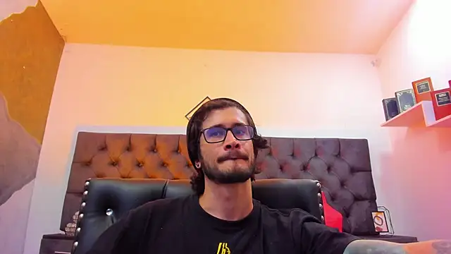 Loggan donnelly online show from December 28, 2024, 12:04 am