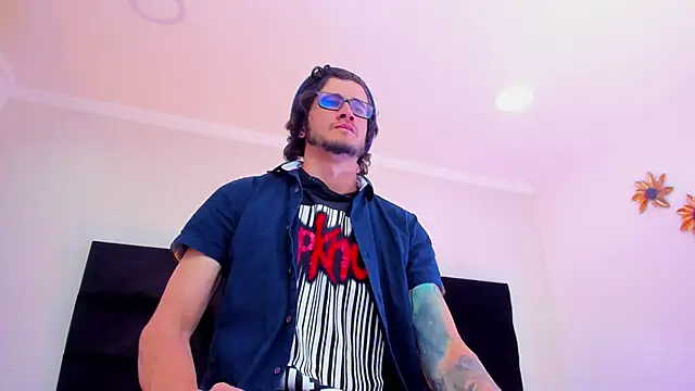 Loggan donnelly online show from January 26, 2025, 8:34 pm