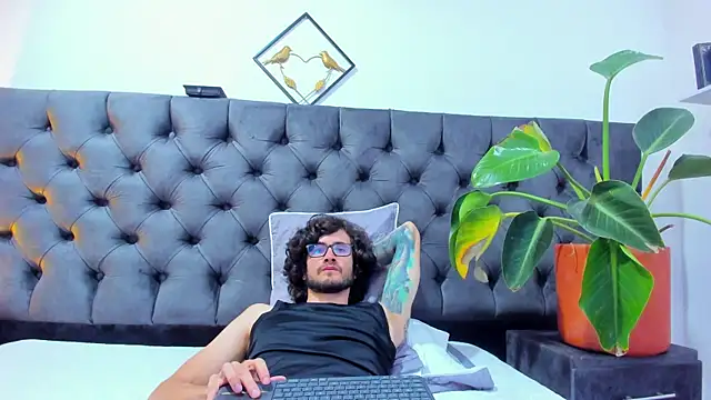 Loggan donnelly online show from February 28, 2025, 12:10 am