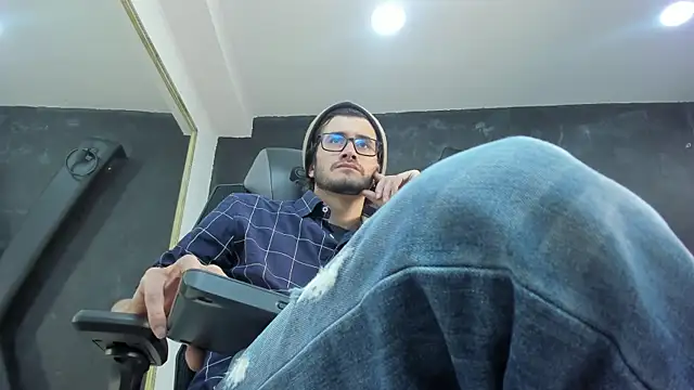 Loggan donnelly online show from October 4, 2025, 8:40 pm