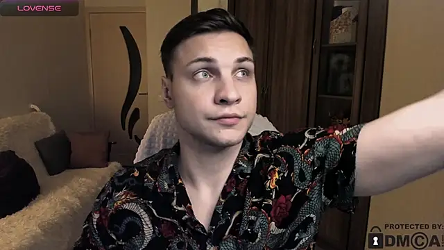 handsome guy01 online show from November 6, 2025, 5:14 pm