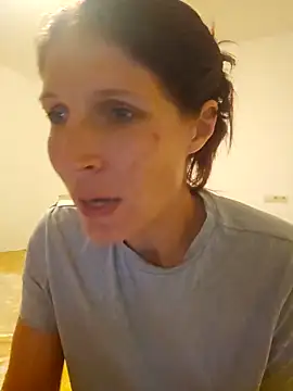 Lenchen  online show from April 17, 2026, 7:28 pm